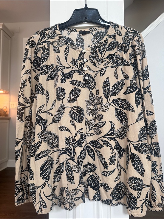 Ann Taylor Factory Tops - Ann Taylor Factory Black and Tan Floral Long-Sleeve Henley Shirt XL